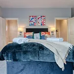 Spacious Nottingham Abode - Sleeps 16