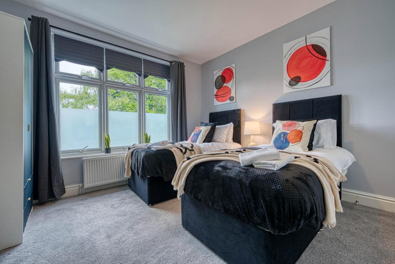 Spacious Abode - Sleeps 16 * Nottingham