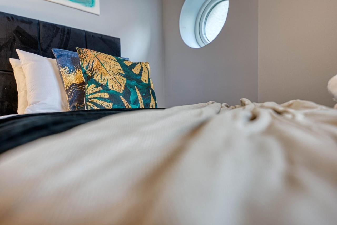 Spacious Abode - Sleeps 16