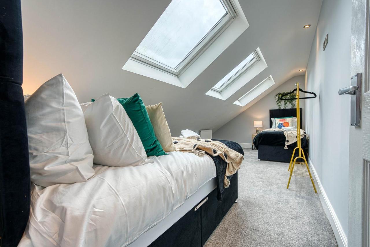Spacious Abode - Sleeps 16 Nottingham
