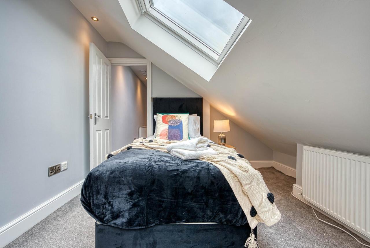 Apartment Spacious Abode - Sleeps 16 *